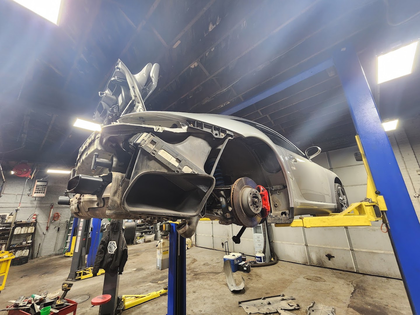 Oliveira Automotive — work and shop photos