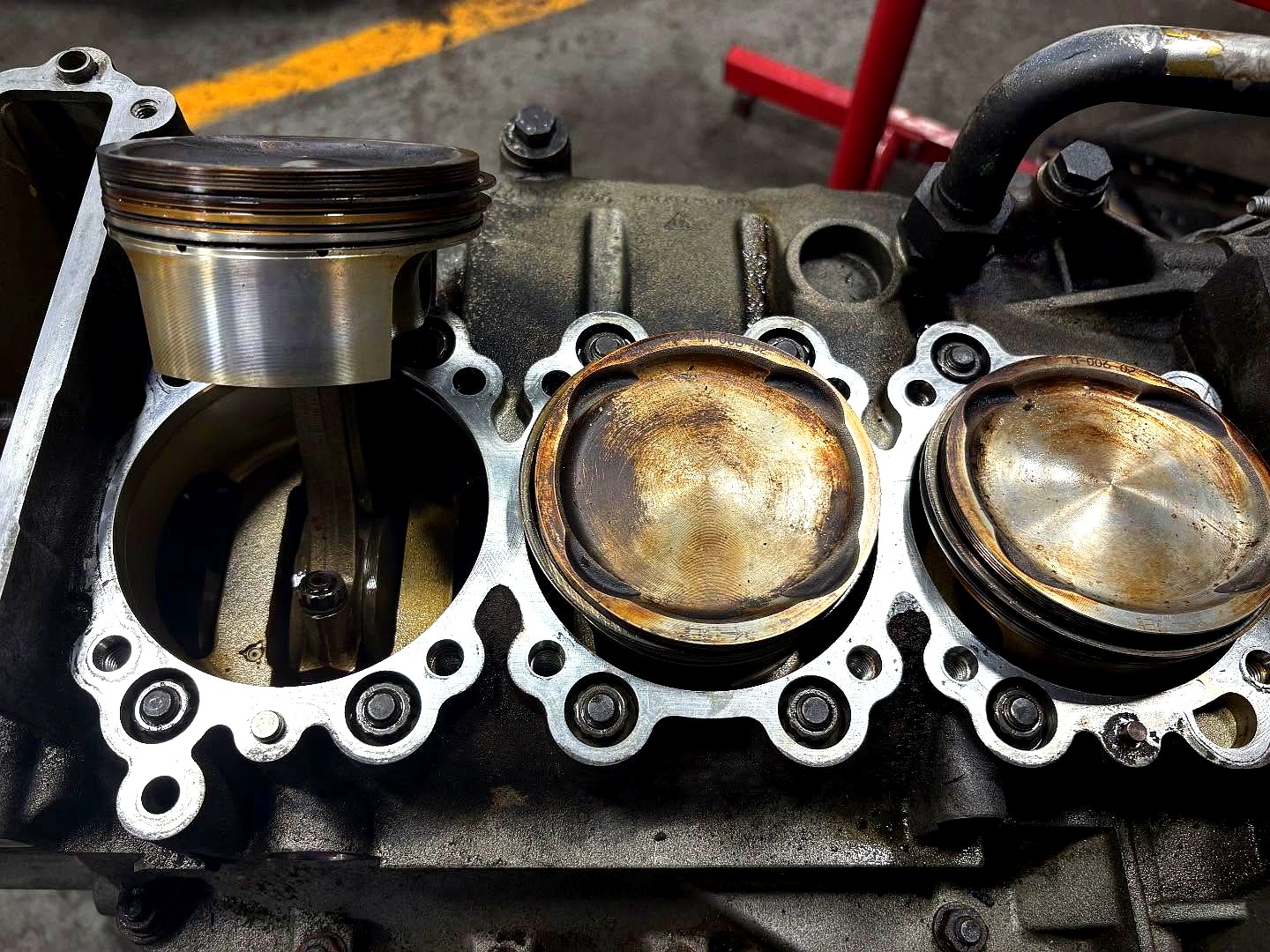 Engine rebuild pistons